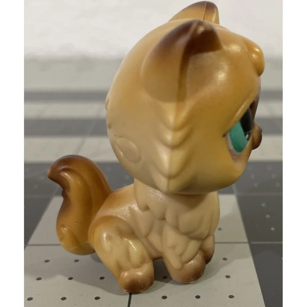 Littlest Pet Shop Cat Magic Motion Brown Persian Teal Eye YUM YUM Kitty LPS 2005